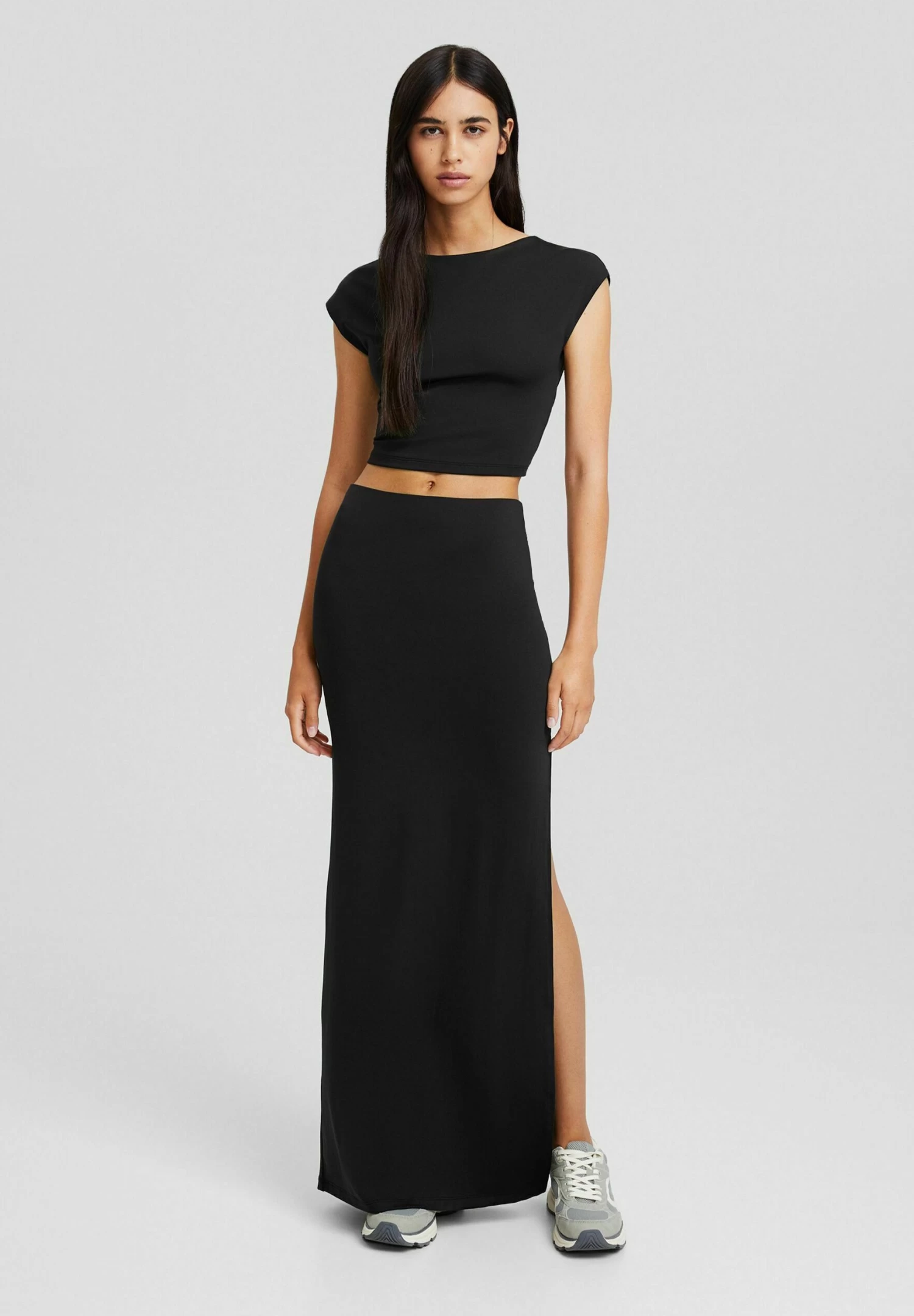 BERSHKA Short Sleeve Open Back - T-Shirt Basic - Black 2 BERSHKA Short Sleeve Open Back - T-Shirt Basic - Black - Afbeelding 2