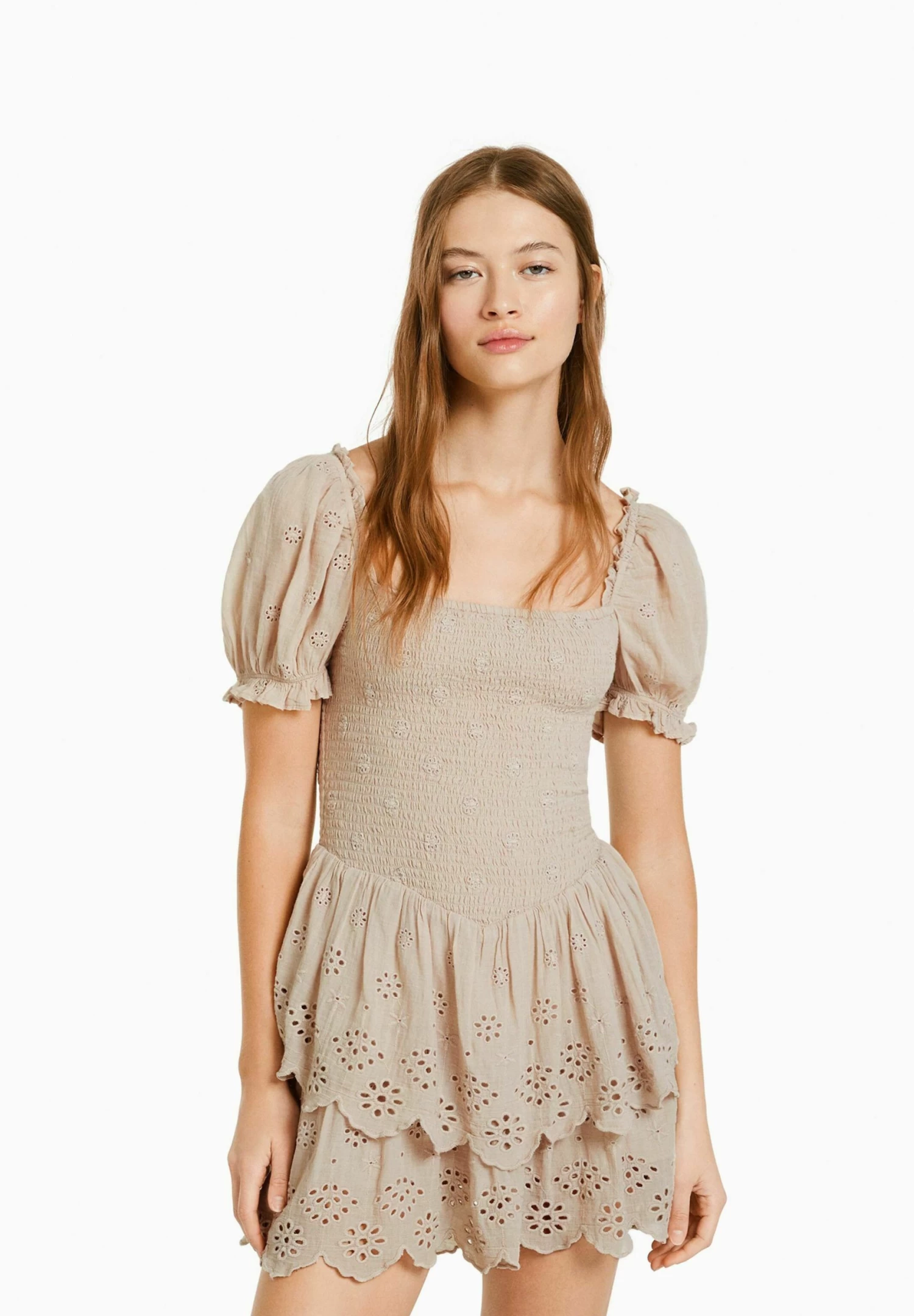 BERSHKA Short Sleeve Swiss Embroidery With Ruffles - Mini - Jurk - Light Brown 2 BERSHKA Short Sleeve Swiss Embroidery With Ruffles - Mini - Jurk - Light Brown - Afbeelding 2