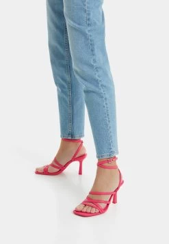 BERSHKA High-Heel With Ankle Strap- Sandalen - Pink