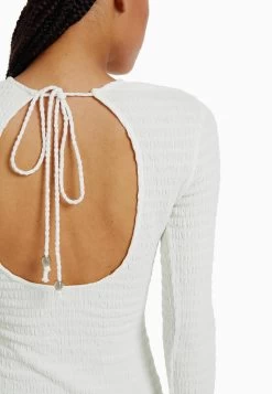 BERSHKA Opening At The Back And Bow - Long Sleeve - Etui-Jurk - Beige -Bershka b846ae8942794483a53613dda545174e