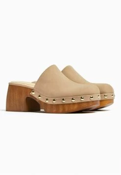 BERSHKA Studded - Clogs - Sand -Bershka bba126af368a476595102cbe2976b4f8