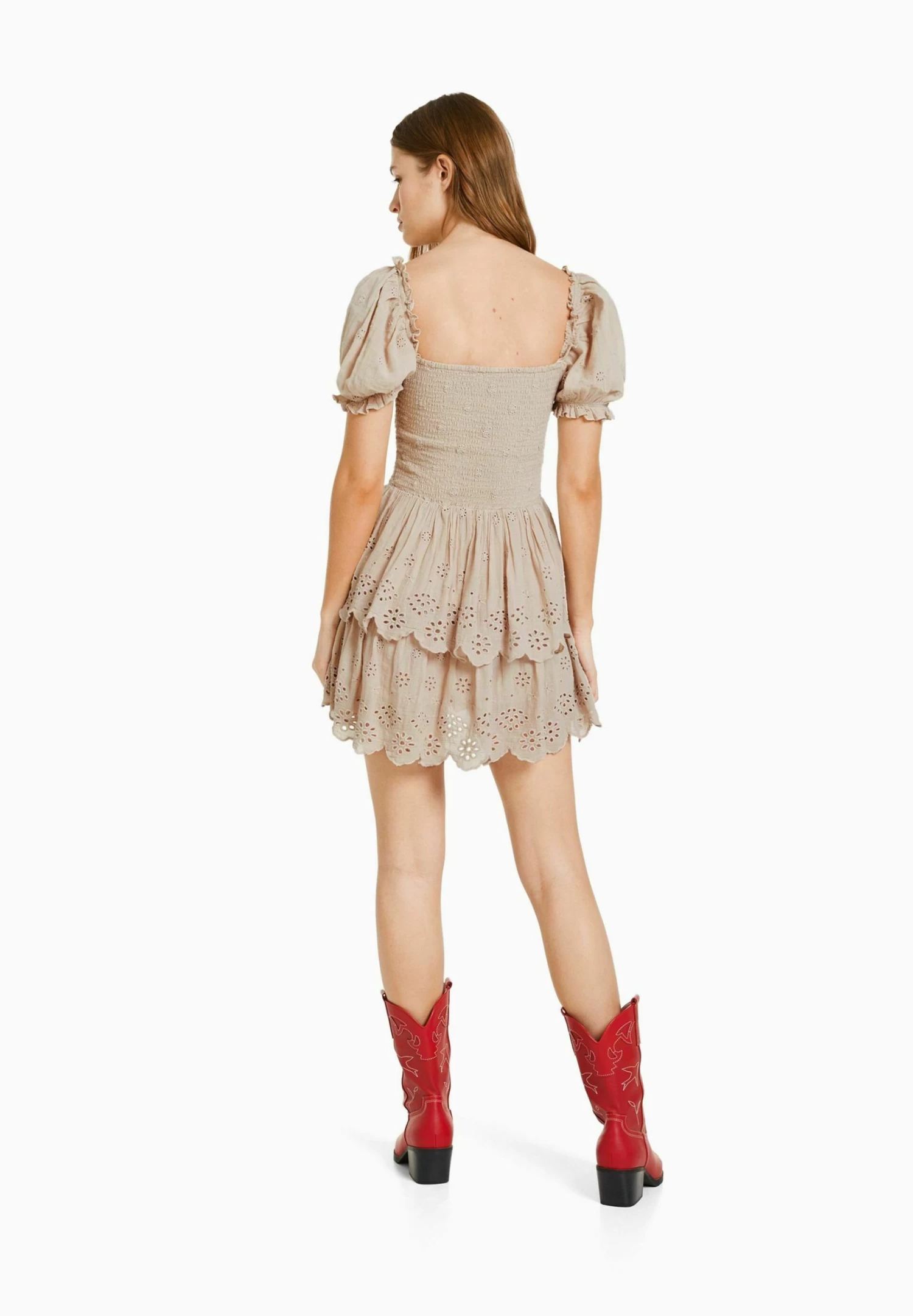 BERSHKA Short Sleeve Swiss Embroidery With Ruffles - Mini - Jurk - Light Brown 3 BERSHKA Short Sleeve Swiss Embroidery With Ruffles - Mini - Jurk - Light Brown - Afbeelding 3