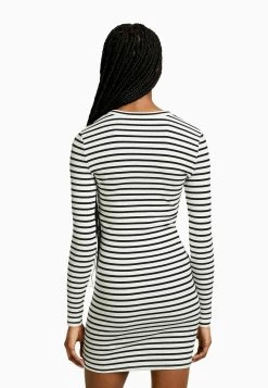 BERSHKA Long Sleeve Mini- Etui-Jurk - White -Bershka bdcef0cabcfe4270b88115155522f32f