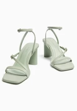 BERSHKA With Ankle Strap - Strappy 11720160 - Sandalen - Khaki -Bershka bf3ffbafb44644ce9543a6627c2eff3d