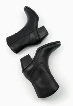 BERSHKA Heeled With Metallic Toe - Cowboy-/Bikerlaarsjes - Black -Bershka c1128abf442a45fb9d9131dd02219a12