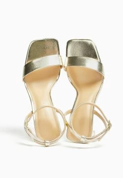 BERSHKA Strappy - Sandalen - Gold Coloured -Bershka c123e40f3b174825a0a8f2a37ba10390