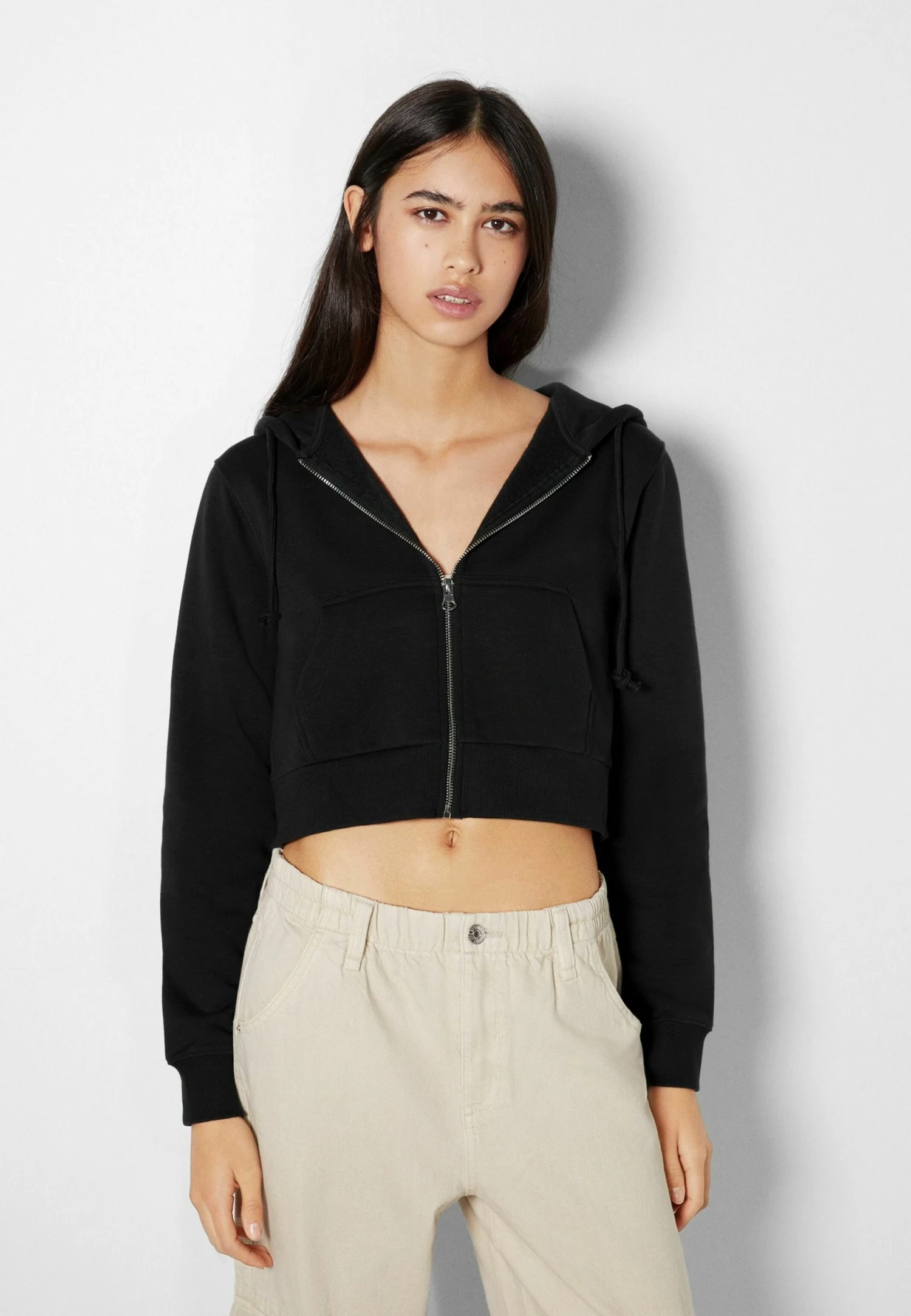 BERSHKA Cropped - Sweater Met Rits - Black 1 BERSHKA Cropped - Sweater Met Rits - Black