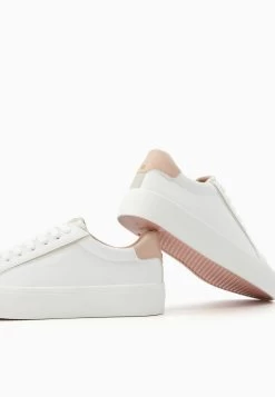 BERSHKA Contrast Studded - Sneakers Laag - White -Bershka c18f695bbb1d41ce8726efdd7b0f485e