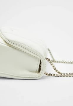 BERSHKA Mit Vertikalem Steppmuster Und Tragekette- Schoudertas - White -Bershka c20f2e619e034a5eae7995aa3ce726c1