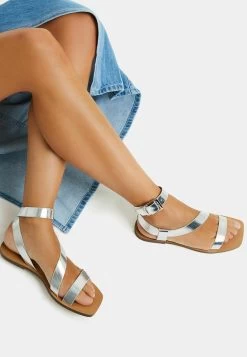BERSHKA Metallic Strap - Flat Slider- Sandalen - Silver Coloured