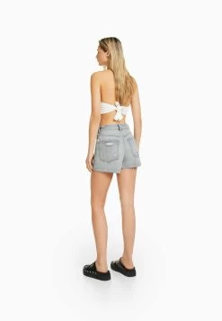 BERSHKA Ripped With Pockets - Jeansshort - Mottled Light Grey -Bershka ca612412eaec4b1fa6fb30f60fbd0568