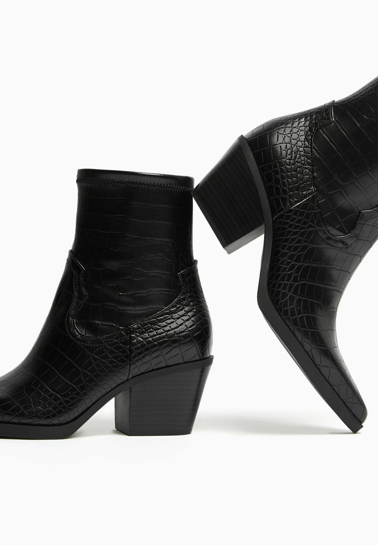 BERSHKA Embossed Animal Print 11122160 - Korte Laarzen - Black 4 BERSHKA Embossed Animal Print 11122160 - Korte Laarzen - Black - Afbeelding 4