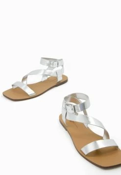 BERSHKA Metallic Strap - Flat Slider- Sandalen - Silver Coloured 12 BERSHKA Metallic Strap - Flat Slider- Sandalen - Silver Coloured -Bershka ce88d1619f8749bb81211545e54ff8ce