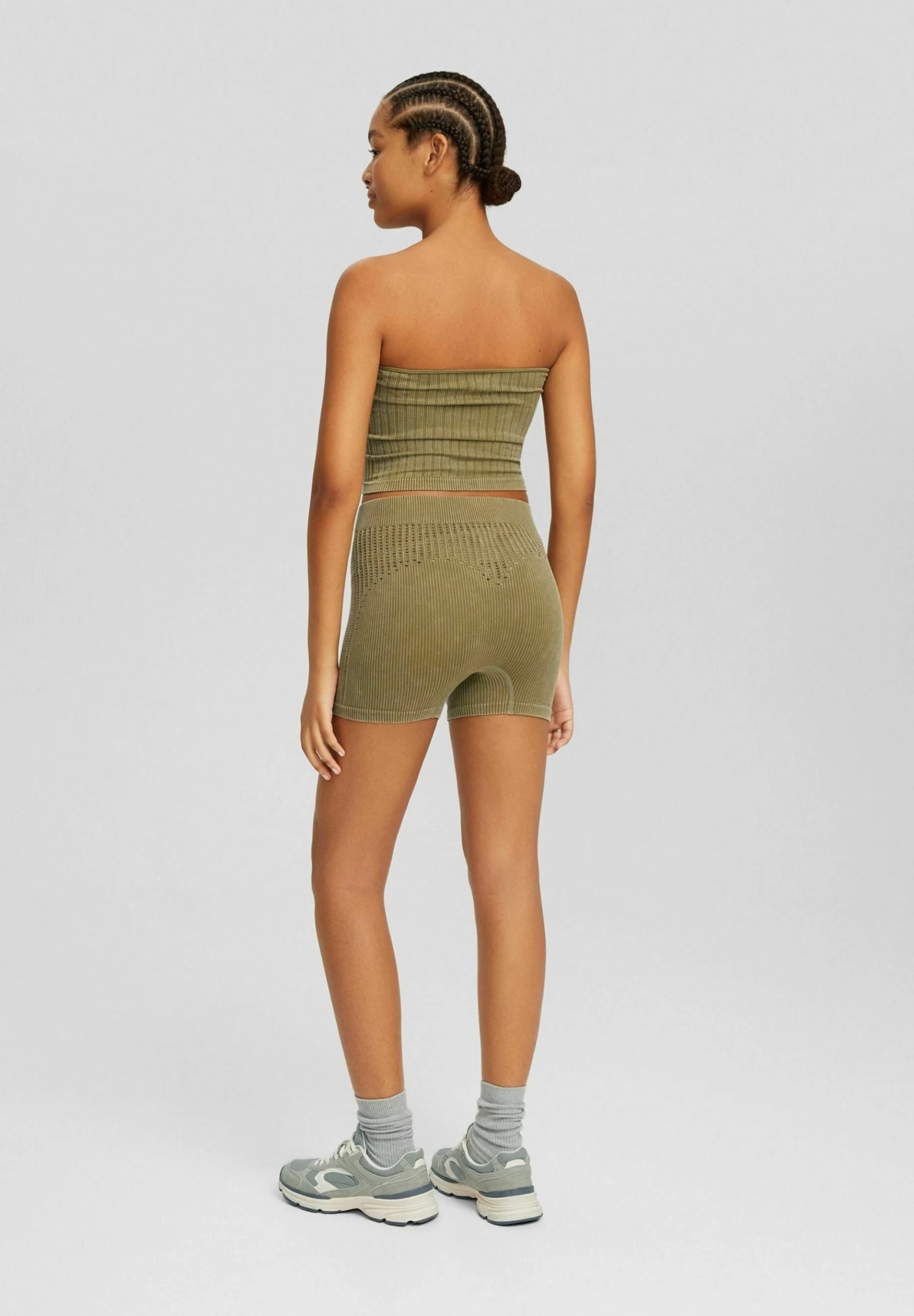 BERSHKA Faded Seamless - Cycling - Shorts - Khaki 3 BERSHKA Faded Seamless - Cycling - Shorts - Khaki - Afbeelding 3