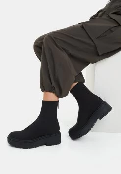 BERSHKA Fitted Flat - Korte Laarzen - Black