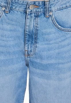 BERSHKA Cropped - Flared Jeans - Light Blue Denim -Bershka d57cd39469664c1cb6a815595664a476