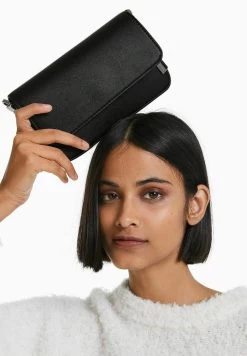 BERSHKA Rigid - Schoudertas - Black