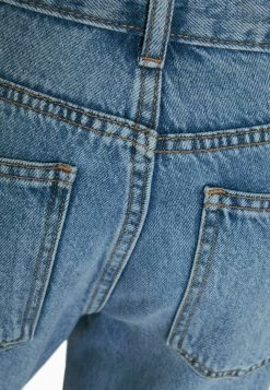 BERSHKA Wide Leg - Relaxed Fit Jeans - Light Blue Denim -Bershka d7d7ad2d03b349cf91a9fe4d5b5f72ad