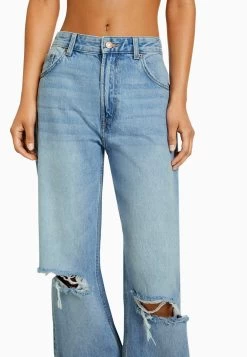 BERSHKA Wide 90S Ripped - Relaxed Fit Jeans - Light Blue Denim -Bershka d82b963257464239aaba54360abb421f