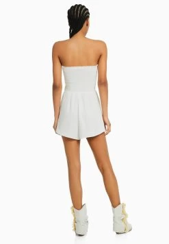 BERSHKA Textured With Shirring - Bandeau - Jumpsuit - White 8 BERSHKA Textured With Shirring - Bandeau - Jumpsuit - White -Bershka da89fd66d0154a44983547eb2d41838b