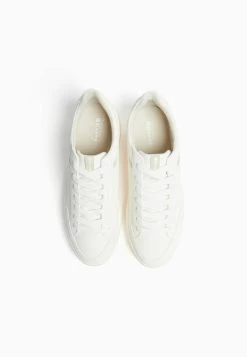 BERSHKA Sneakers Laag - White 10 BERSHKA Sneakers Laag - White -Bershka dc8e2aa59e8541d289f842269f9c087a