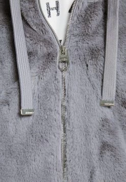 BERSHKA Fuzzy - Jas - Grey -Bershka dcaac50c448c431eb1076bac0f033e2a