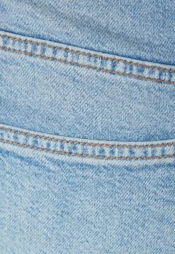 BERSHKA Comfort Fit- Mom- Straight Leg Jeans - Light-Blue Denim -Bershka dd2952faa0bb46c18de7a2fa494068d5