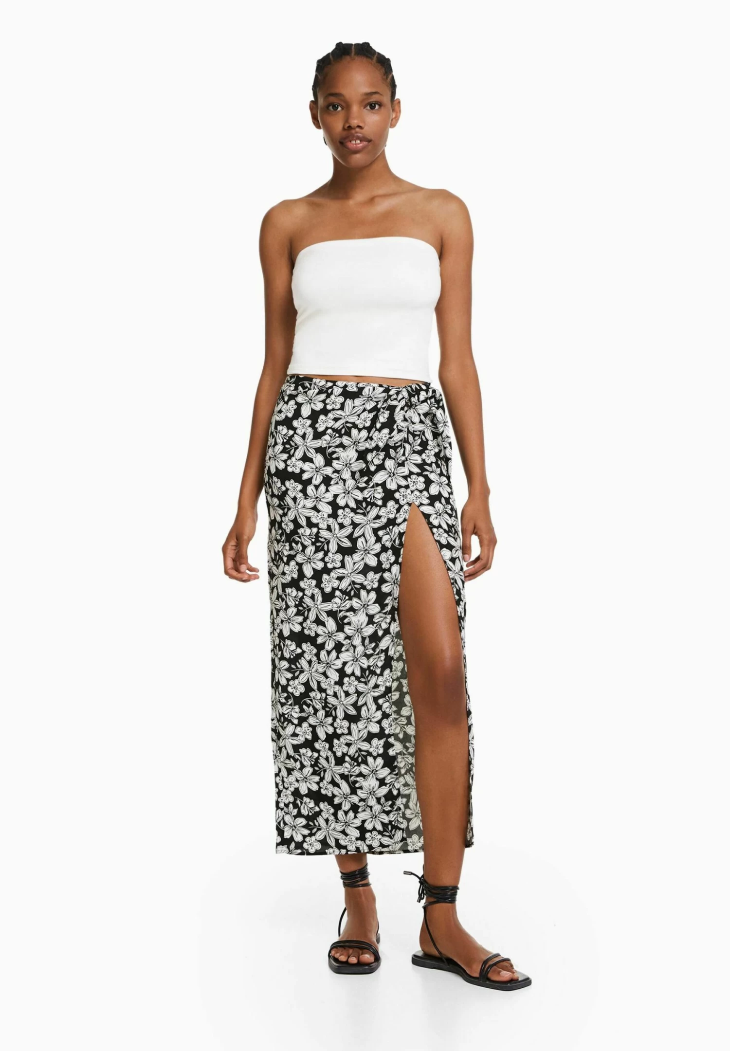 BERSHKA Floral Print - Wikkelrok - Black 2 BERSHKA Floral Print - Wikkelrok - Black - Afbeelding 2