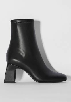 BERSHKA Korte Laarzen - Black -Bershka df9d480fc53d47f5bfb65e6ad424d92d