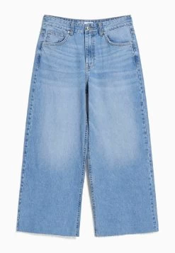 BERSHKA Cropped - Flared Jeans - Light Blue Denim -Bershka e19405efaeff4cb993a4ec02e0be5618