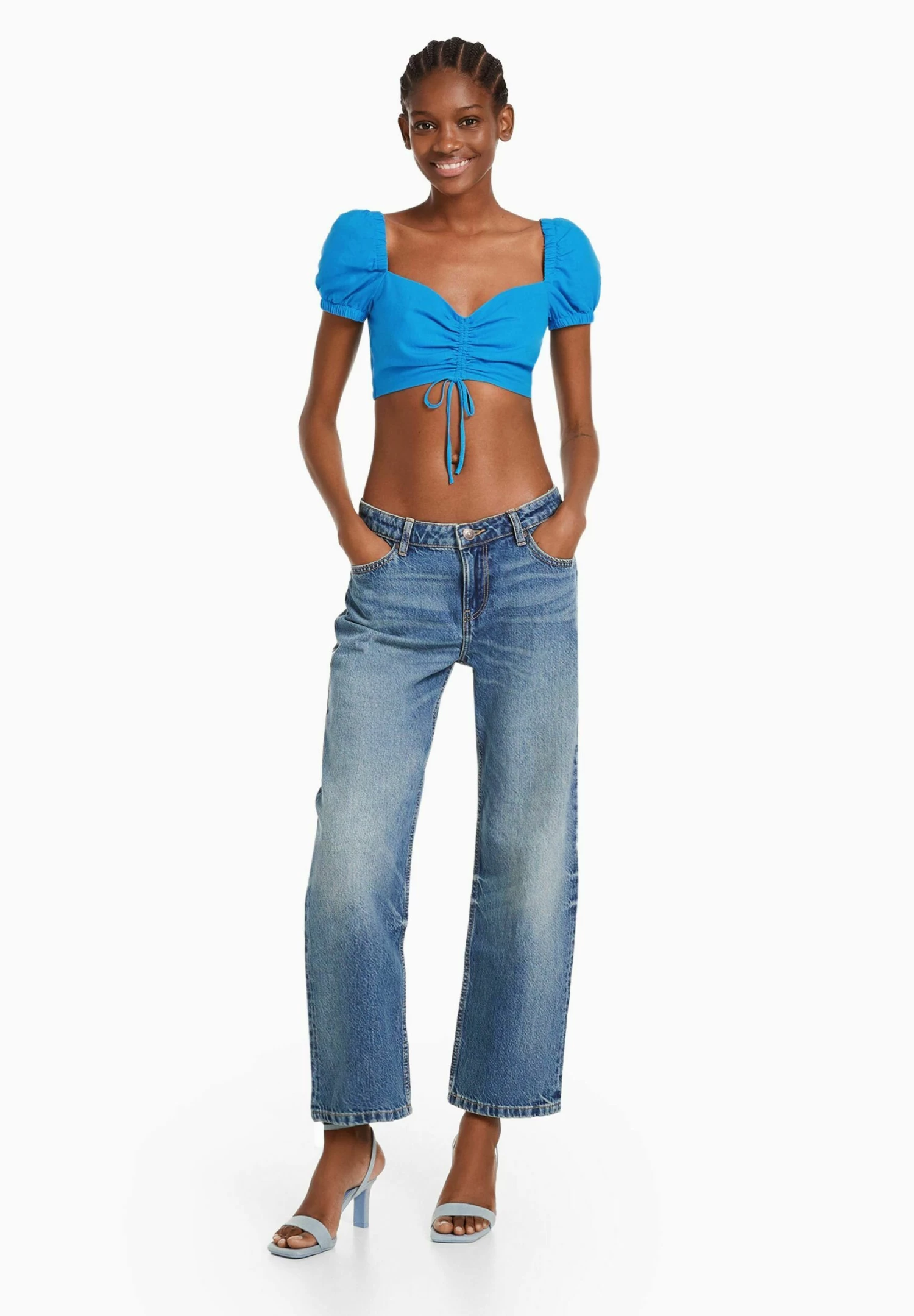 BERSHKA Short Sleeve With Gathered Detail-Crop - Blouse - Blue 2 BERSHKA Short Sleeve With Gathered Detail-Crop - Blouse - Blue - Afbeelding 2