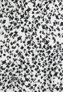 BERSHKA Short Sleeve Waffle- Mini - Gebreide Jurk - Black/White 10 BERSHKA Short Sleeve Waffle- Mini - Gebreide Jurk - Black/White -Bershka e2a8eb3403f44e469594ec3a339412ef