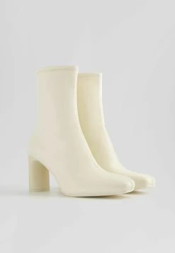 BERSHKA Fitted Mid - Korte Laarzen - Sand -Bershka e2d9b2a176514add91fdde5e5f1adcf1