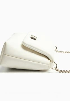 BERSHKA Chain Strap With Fastening Detail - Schoudertas - White -Bershka e60ba0f76624491389c2f7f2dc0e7863