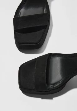 BERSHKA Sandalen Met Plateauzool - Black 13 BERSHKA Sandalen Met Plateauzool - Black -Bershka e66bf3a30f054aaa94d91bb291ba9061