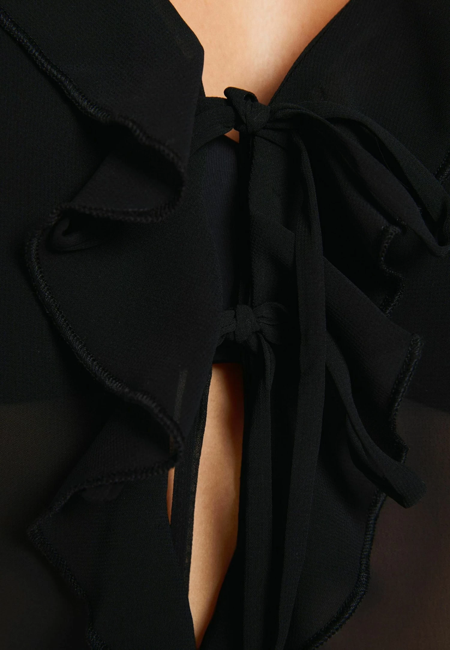 BERSHKA Ruffled Long Sleeve - Blouse - Black 4 BERSHKA Ruffled Long Sleeve - Blouse - Black - Afbeelding 4