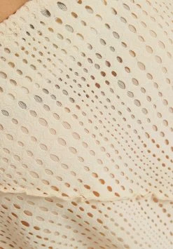 BERSHKA Seamed Strappy Rustic Crop - Top - White -Bershka e710810b7e97496884ad7c16bce7e223