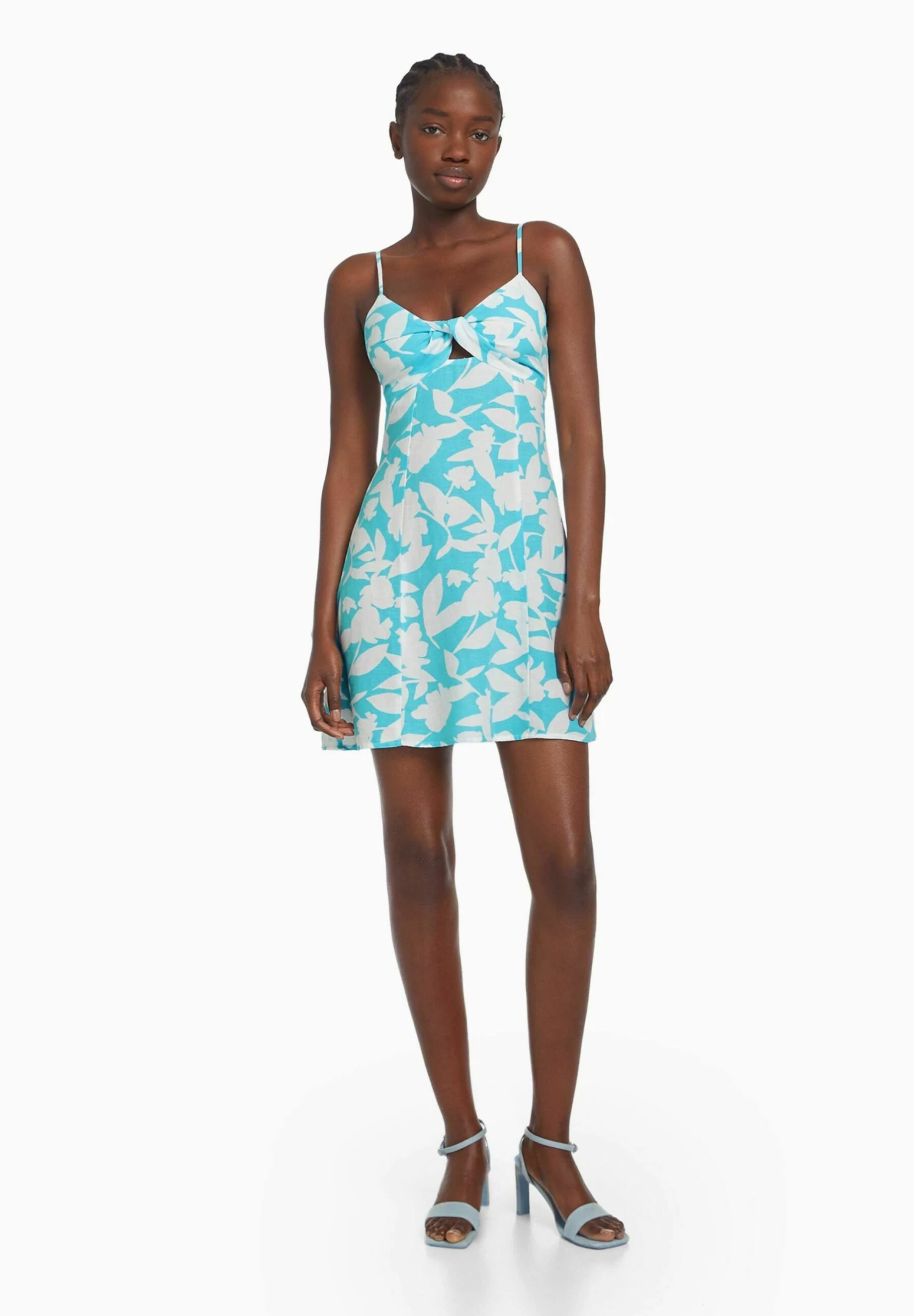 BERSHKA Strappy Blend With Knot - Mini - Jurk - Light Blue 2 BERSHKA Strappy Blend With Knot - Mini - Jurk - Light Blue - Afbeelding 2