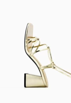 BERSHKA Tied- Sandalen - Gold Coloured -Bershka eac7268c31964602be956839f5cb7759