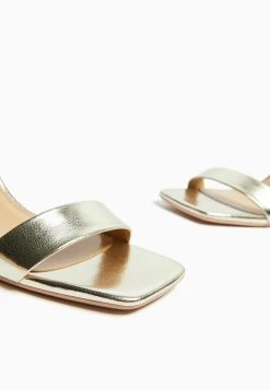 BERSHKA Strappy - Sandalen - Gold Coloured -Bershka ecb16a89584e4c94844d7db5e9a6c3aa