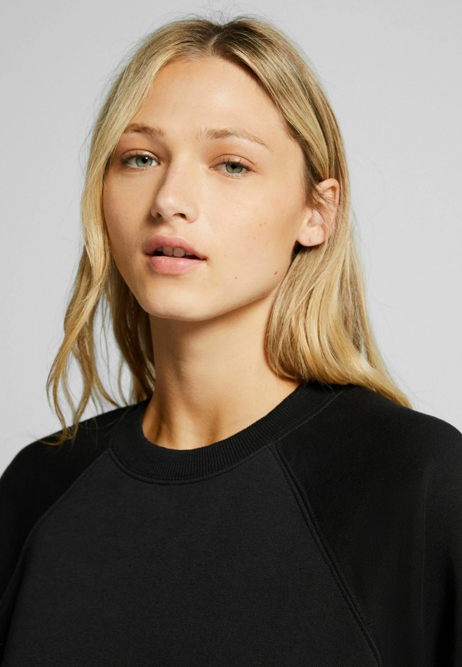 BERSHKA Raglan Sleeve - Sweater - Black 4 BERSHKA Raglan Sleeve - Sweater - Black - Afbeelding 4