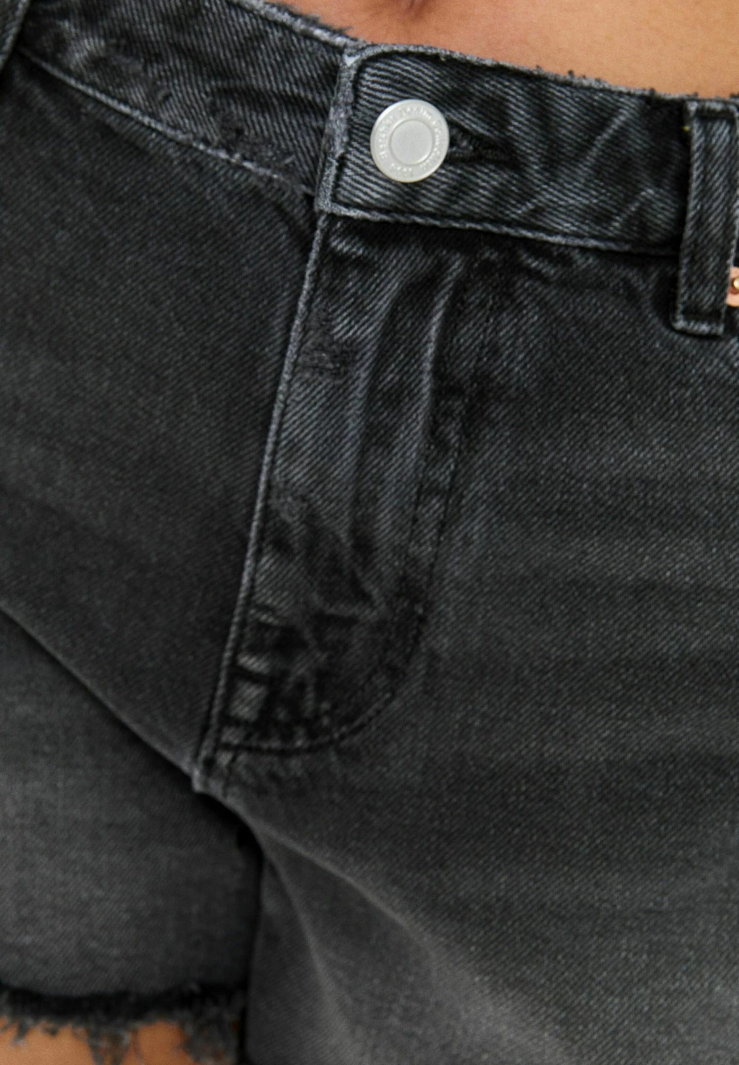 BERSHKA Vintage With Rips - Jeansshort - Black 5 BERSHKA Vintage With Rips - Jeansshort - Black - Afbeelding 5