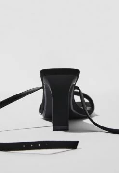 BERSHKA Ankle Strap Metallic Vamp - Sandalen Met Hoge Hak - Black -Bershka f288a82901fb442cbb835ab8d6fe4449