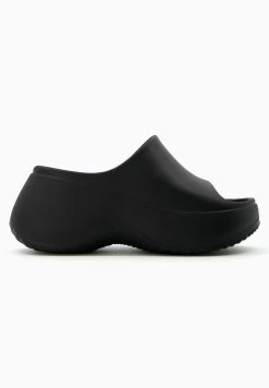 BERSHKA Platform- Badslippers - Black -Bershka f28f476ca2ae4c218100ceea84bfdff6