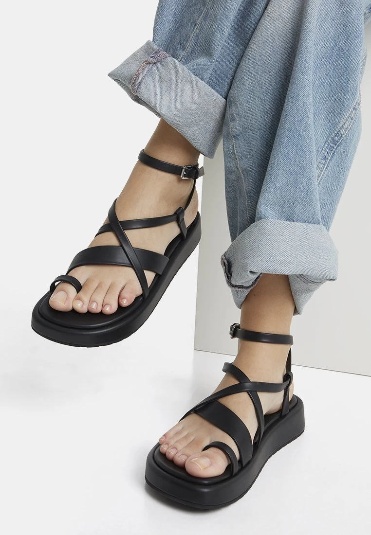 BERSHKA With Ankle Strap - Sandalen Met Plateauzool - Black 1 BERSHKA With Ankle Strap - Sandalen Met Plateauzool - Black