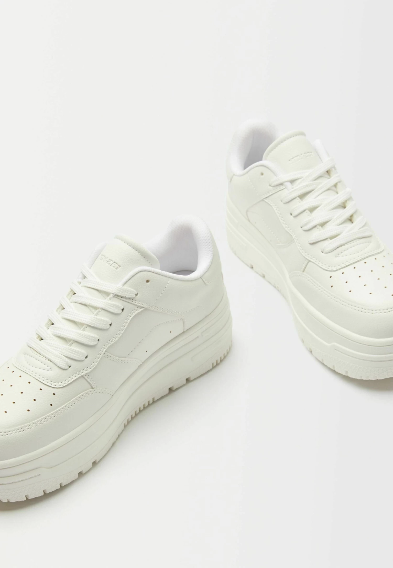 BERSHKA Monochrome- Sneakers Laag - White 6 BERSHKA Monochrome- Sneakers Laag - White - Afbeelding 6