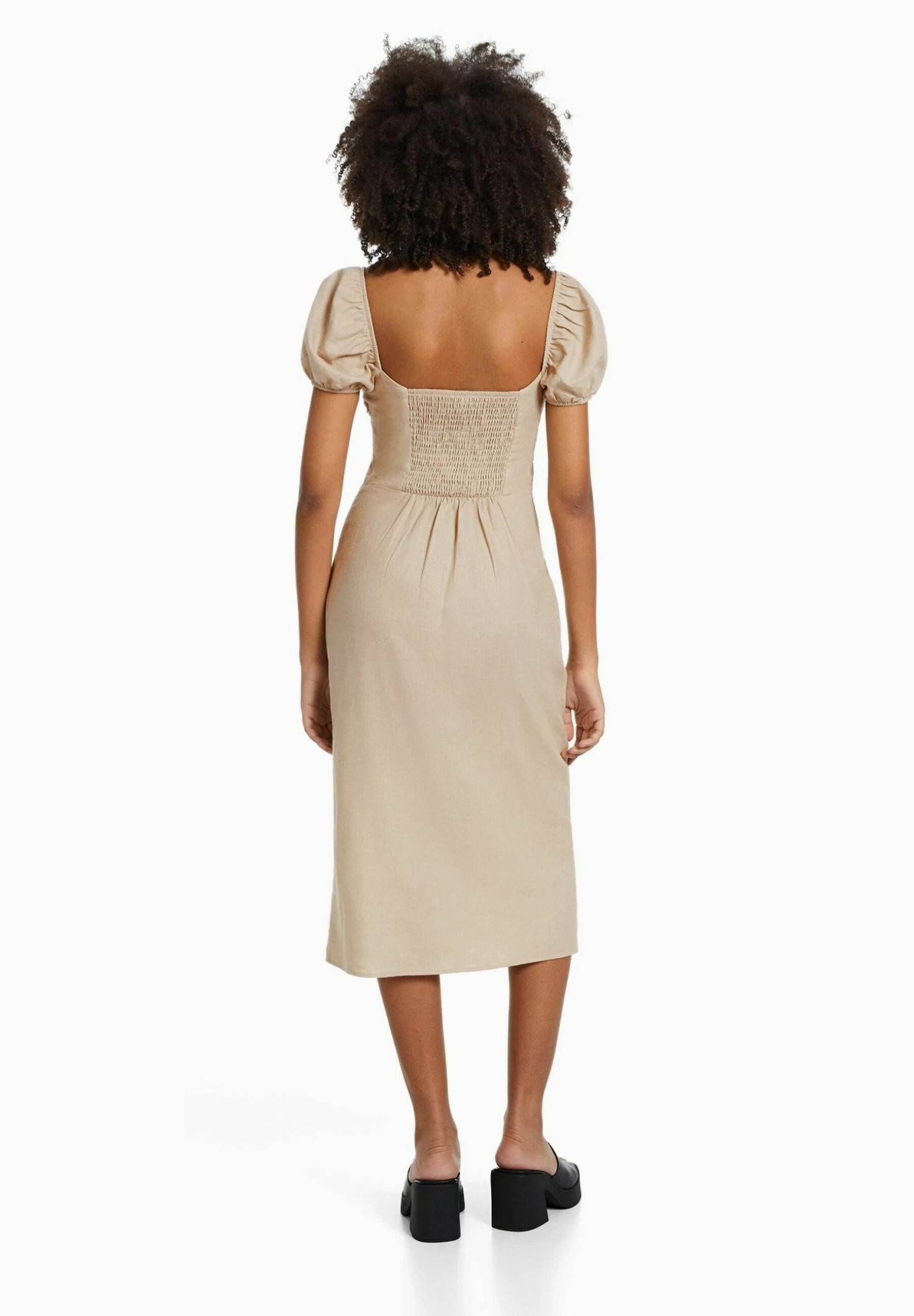 BERSHKA Short Sleeve Midi- Jurk - Sand 2 BERSHKA Short Sleeve Midi- Jurk - Sand - Afbeelding 2