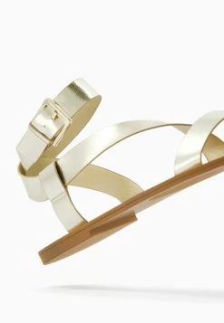 BERSHKA Metallic Strap - Flat Slider- Sandalen - Gold Coloured -Bershka fa742ff3e1fe4639a374a9f16837e4b7