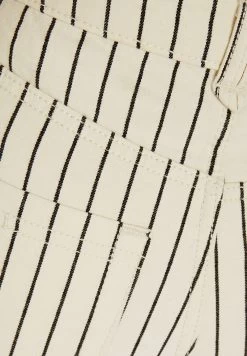 BERSHKA Comfort With Turn-Up Hems - Shorts - Beige -Bershka fa7836b25dd1485881deec55331d23bb