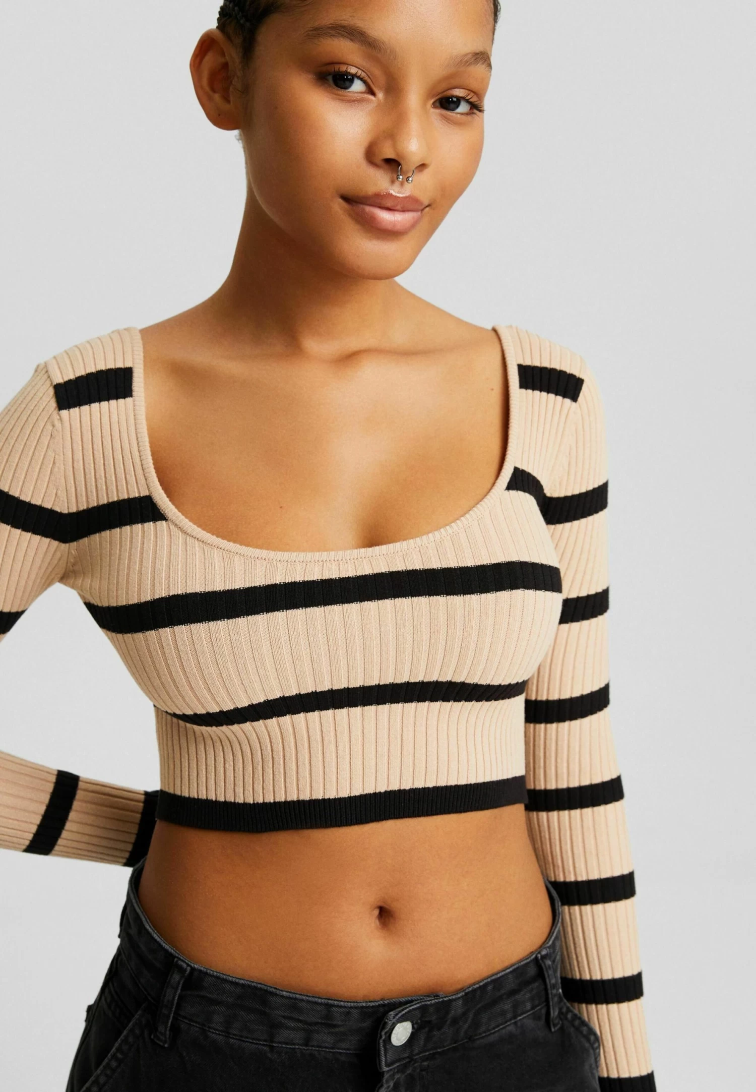 BERSHKA With Low-Cut Neckline - Cropped - Trui - Camel 4 BERSHKA With Low-Cut Neckline - Cropped - Trui - Camel - Afbeelding 4